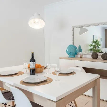 Lovelystay - Cozy In With Balcony Apartment *