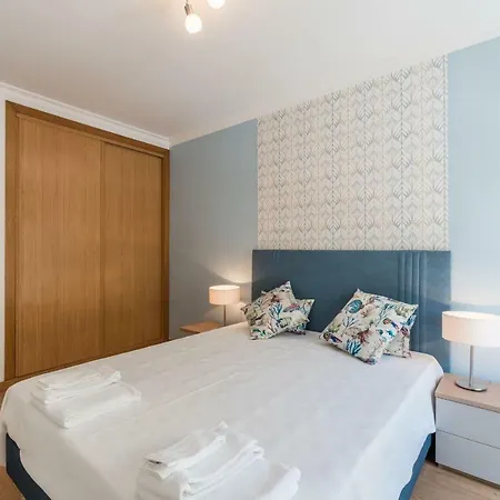 Lovelystay - Cozy In With Balcony Apartment