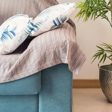 Lovelystay - Cozy In With Balcony *