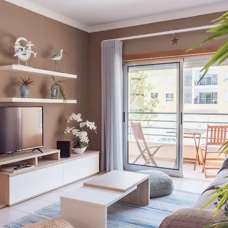 Lovelystay - Cozy In With Balcony *