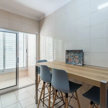 Lovelystay - Cozy In With Balcony Portimao